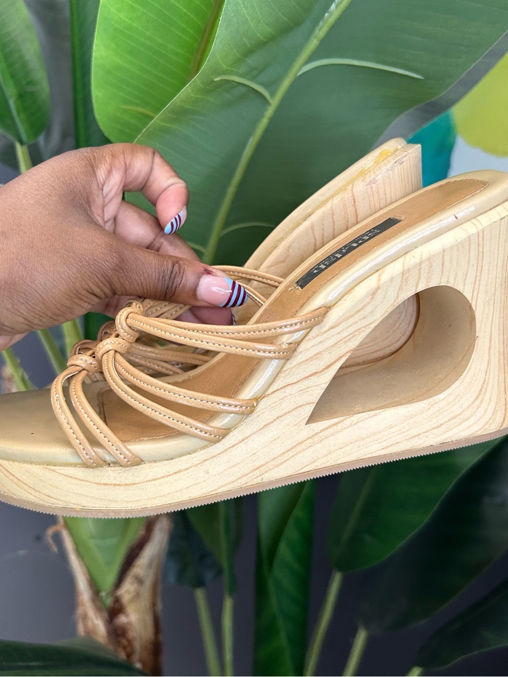 Y2K Splash Beige Knot-Detail Wedge Sandals - Picture 4 of 5